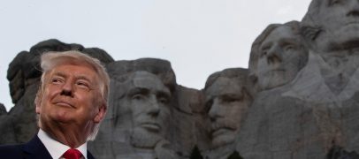 ترامب يقول انه لديه انجازات أكثر من أي رئيس أميركي ولا يمانع نحت وجهه على جبل راشمور التذكاري