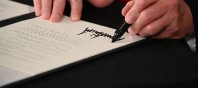 محادثات حزمة التحفيز: مقترح بإرسال شيكات ثانية و450 دولار اسبوعيا للعاطلين