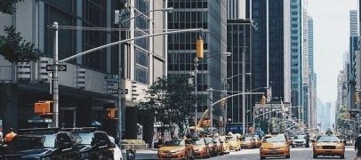 مقتل شاب يمني أميركي داخل سيارته الفاخرة في نيويورك