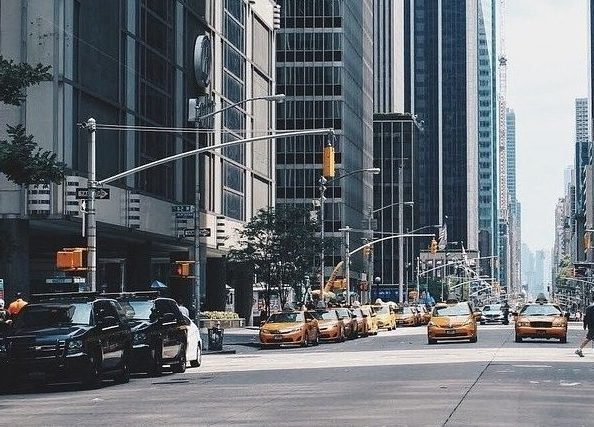 مقتل شاب يمني أميركي داخل سيارته الفاخرة في نيويورك